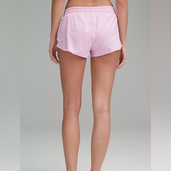 Lululemon Hotty Hot LR short 2.5” Lined - Picture 4 of 8